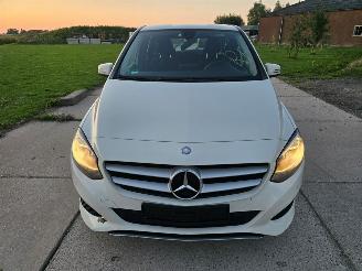krockskadad bil auto Mercedes B-klasse 1.5B-180CDI 2014/12