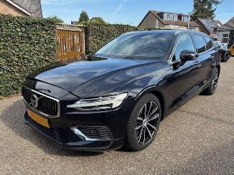 krockskadad bil auto Volvo V-60 2.0 T6 Plug-in hybrid AWD 253 PK AUTOMAAT 2023/9