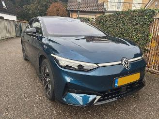 damaged passenger cars Volkswagen ID.7 77 kwh PRO SPORT 286 PK AUTOMAAT 2023/12