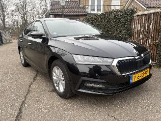 krockskadad bil auto Skoda Octavia 1.0 TSI SPORT 110 PK NAP NIEUWSTAAT 2022/11