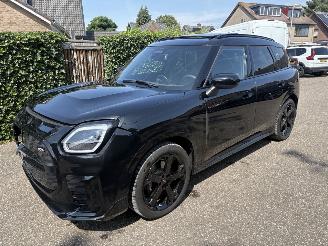 Vaurioauto  passenger cars Mini Countryman SE ALL4 John Cooper Works M 66.5 kWh 330 PK 2024/9