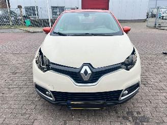 skadebil auto Renault Captur 0.9 Energy TCE 12V SUV 2014/1
