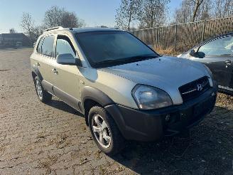 krockskadad bil auto Hyundai Tucson 2.0 16V CVVT 4x2 SUV  Benzine 1.975cc 104kW (141pk) FWD 2004-08/2010-12 (JMAD) G4GC 2007/1
