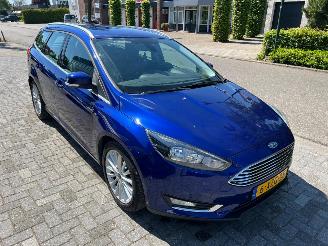 krockskadad bil auto Ford Focus Wagon 1.0 First Edition 2014/11