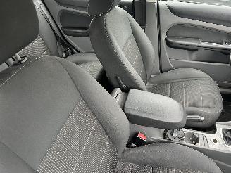 Ford Focus Wagon 1.8 Limited picture 17