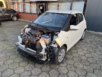 Damaged car Citroën C1 1.0 e-VTI Selection 2017/5