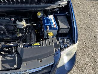 Chrysler Voyager 3.3i V6 SE Luxe picture 23