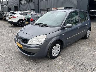 skadebil auto Renault Scenic 1.6-16V Privilège Comfort 2006/10