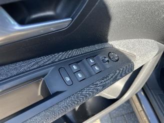 Peugeot 3008 1.2 PureTech Active Pack Business picture 13