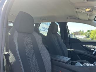 Peugeot 3008 1.2 PureTech Active Pack Business picture 32