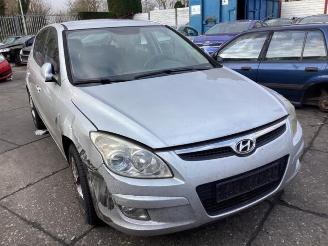 Coche siniestrado Hyundai I-30 i30 (FD), Hatchback, 2007 / 2011 2.0 CVVT 16V 2007/10