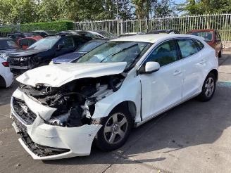 Coche siniestrado Volvo V-40 V40 (MV), Hatchback 5-drs, 2012 / 2019 2.0 D2 16V 2015/12