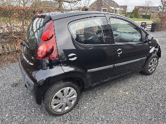 Peugeot 107 1.0 Active picture 3