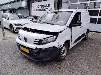 Schadeauto Peugeot Partner  2024/8