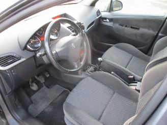 Peugeot 207 1.6 VTI picture 11