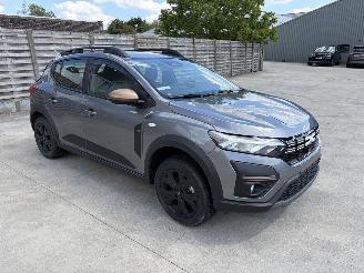 Voiture accidenté Dacia Sandero 1.0i - 12V TURBO TCE 90 2025/10