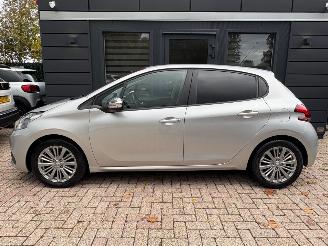 Schadeauto Peugeot 208 1.2 PureTech Style 5 deurs | Navi Lm-velgen Pdc 2016/3