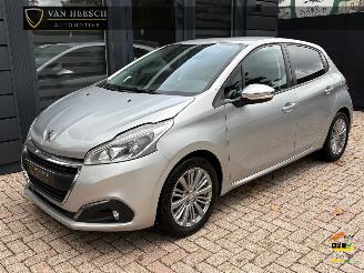 Peugeot 208 1.2 PureTech Style 5 deurs | Navi Lm-velgen Pdc picture 2