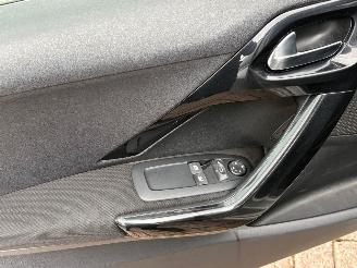 Peugeot 208 1.2 PureTech Style 5 deurs | Navi Lm-velgen Pdc picture 17