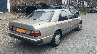  Mercedes 200-280 230E Automaat 1986/1
