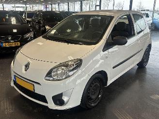 Damaged car Renault Twingo 1.5DCI 2011/5