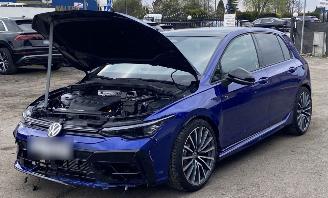 Volkswagen Golf 2.0TSI R Panorama picture 3
