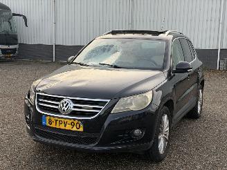 Vaurioauto  passenger cars Volkswagen Tiguan 2.0 TDI Sport&Style PANO/DYNAUDIO 2010/8