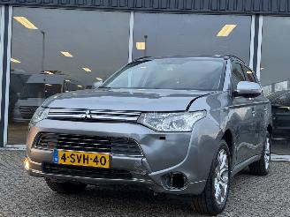 skadebil auto Mitsubishi Outlander 2.0 PHEV instyle NAP 2013/12