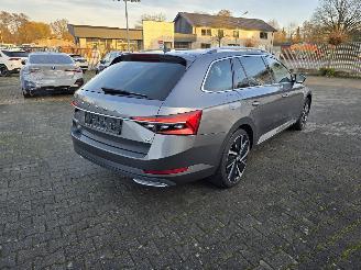 damaged passenger cars Skoda Superb Hybride 160 kW L&K 2023/11
