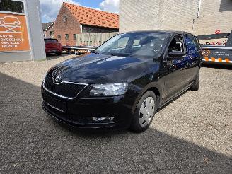 krockskadad bil auto Skoda Rapid 1000 TSI DSG AUTOMAAT  FRISSE MOTOR EN DSG  VOORKOP HEEL 2019/2