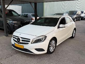 skadebil auto Mercedes A-klasse 180cdi  NAP LED XENON 2014/3