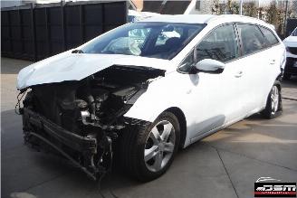 skadebil auto Kia Cee d /  1.6 CRDI EASY 2014/5