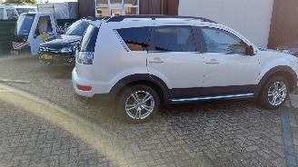 Coche accidentado Mitsubishi Outlander 2.0 i 147pk automaat 2010/10