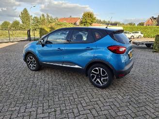 Auto incidentate Renault Captur 1.2 tce  120 pk automaat navi clima 2016/4
