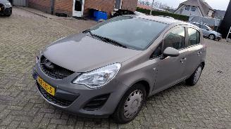 skadebil auto Opel Corsa 1.2i automaat   5drs airco 2011/5