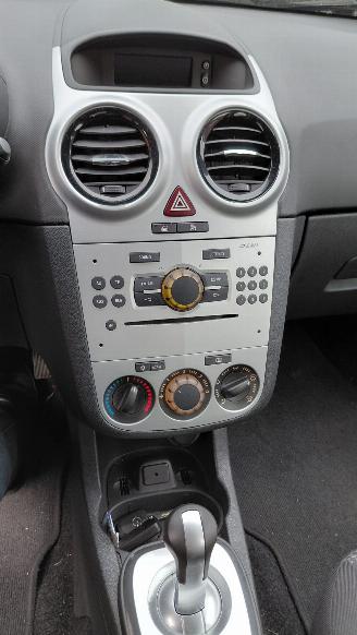 skadebil auto Opel Corsa 1.2i automaat   5drs airco 2011/5