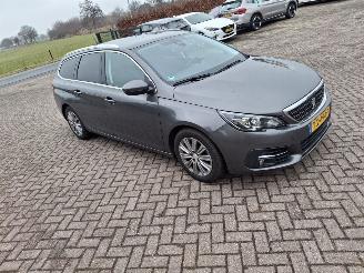 krockskadad bil auto Peugeot 308 1.6 hdi automaat pano    navi   120pk 2018/9
