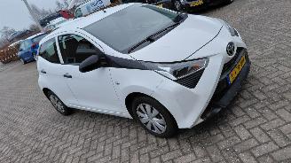 uszkodzony samochody osobowe Toyota Aygo 1.0i vtti x fun airco 2021/8
