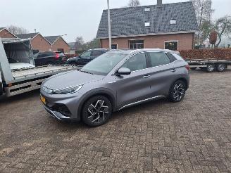 krockskadad bil auto BYD Atto 3 comfort  60kwh    204pk 2024/4