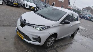 damaged passenger cars Renault Zoé r 110 life   carshare 52kwh    navi  109pk 2021/6