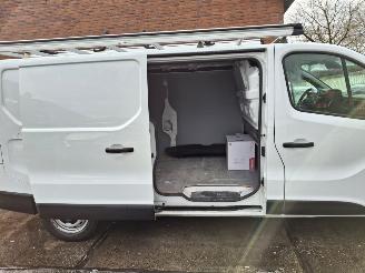 Renault Trafic 2.0 dci 96kw lang   uitvoering navi picture 3