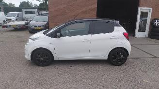 Vaurioauto  passenger cars Citroën C1 1.0 vti shine  clima navi lmv 2021/3