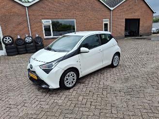 skadebil auto Toyota Aygo 1.0 vvti x play   navi  cruiscontral airco 2021/5