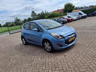 uszkodzony samochody osobowe Hyundai Ix20 1.6i  125pk  automaat   clima 2012/2