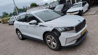 damaged passenger cars Skoda Enyaq 204pk   clima navi    80kw accu 2022/2