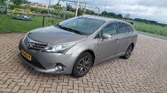 Auto incidentate Toyota Avensis 1.8 vtti  automaat  navi 2015/2