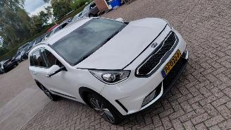 Auto incidentate Kia Niro 1.6 gdi hybrid navi   105pk 2017/7