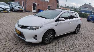 damaged passenger cars Toyota Auris 1.8 hybrid   73kw pano 2013/10