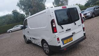 krockskadad bil bedrijf Renault Trafic 2.0 dci 150pk automaat navi 2024/9