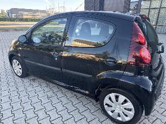 Peugeot 107 1.0 ACTIVE AIRCO RIJDBARE SCHADE! BOUWJAAR 2013  2450 EURO picture 2